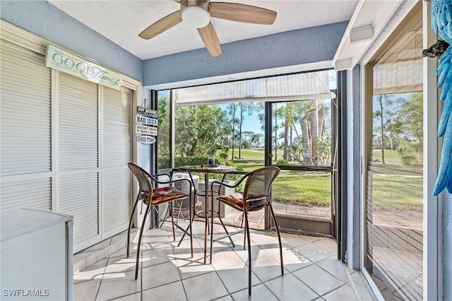 sunroom / solarium with ceiling fan