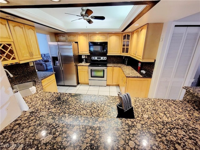 kitchen with a raised ceiling, decorative backsplash, stainless steel fridge with ice dispenser, and white electric stove