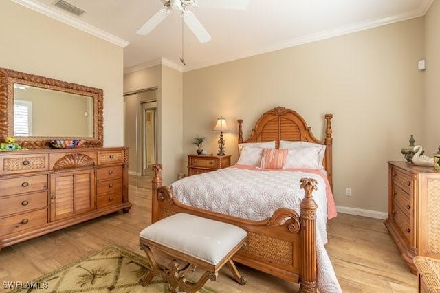 bedroom featuring ceiling fan, crown molding, and light hardwood / wood-style floors