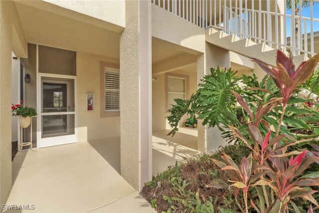 entrance to property featuring a balcony