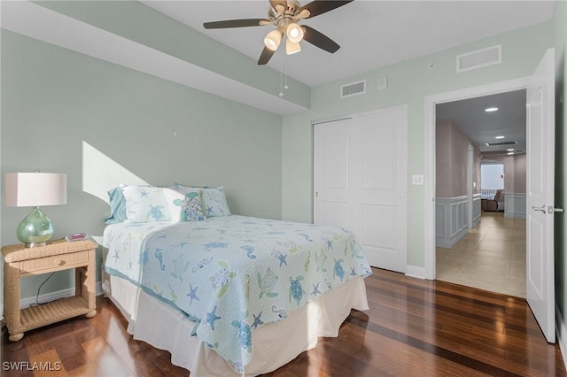 bedroom featuring dark hardwood / wood-style floors, a closet, and ceiling fan