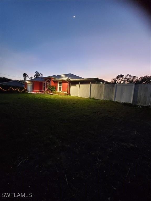 view of yard at dusk