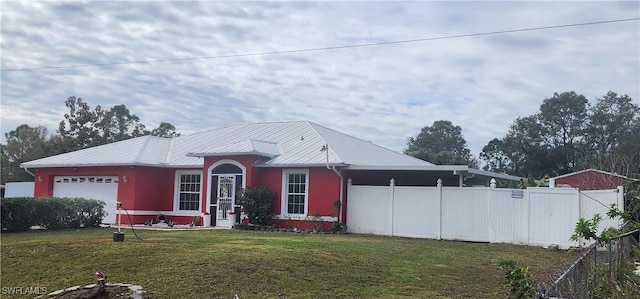 view of front of house featuring a front lawn and a garage