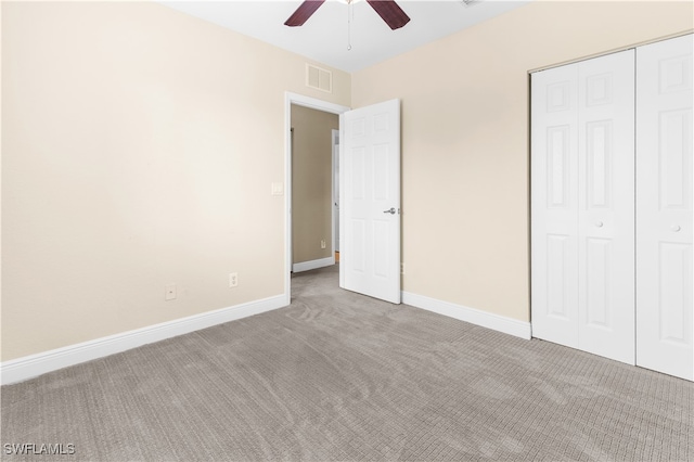 unfurnished bedroom with carpet flooring, ceiling fan, and a closet