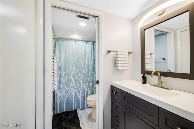 full bathroom with curtained shower, visible vents, vanity, and toilet