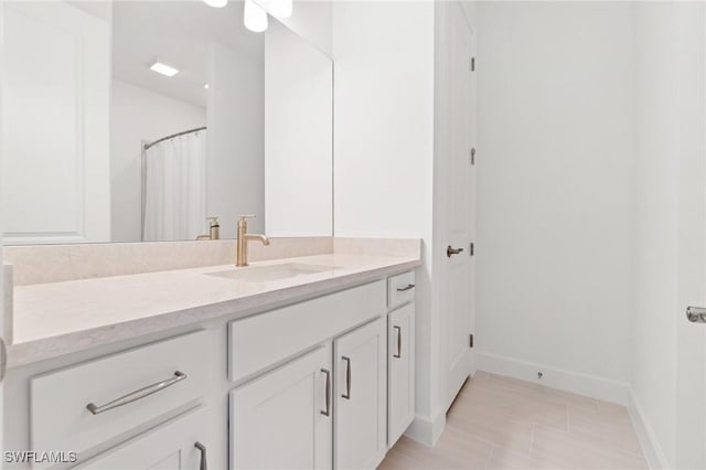 bathroom with a shower with curtain and vanity