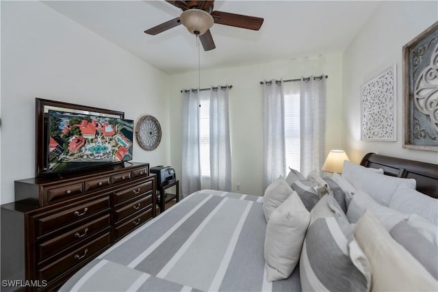 bedroom with ceiling fan