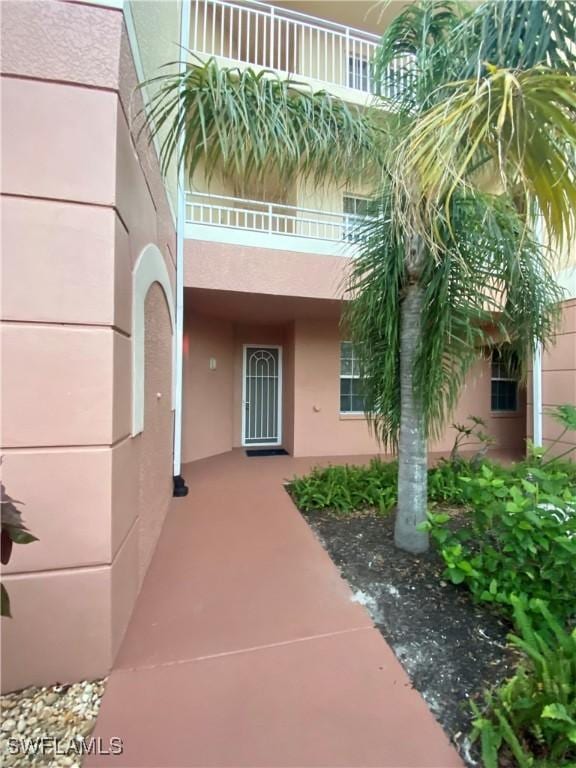 entrance to property featuring a balcony