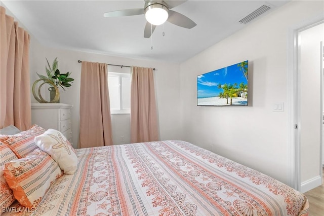 bedroom with ceiling fan