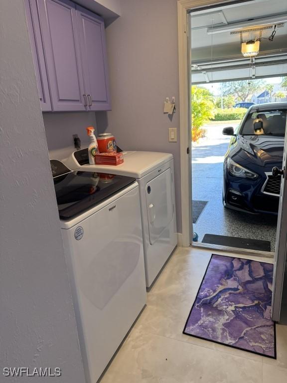 laundry room featuring cabinets and independent washer and dryer