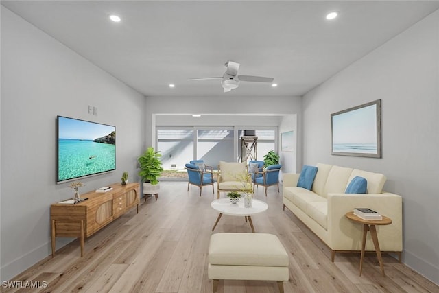 living room with light wood-style floors, recessed lighting, and baseboards