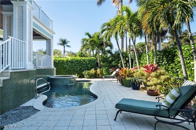 view of pool with an in ground hot tub and a patio area