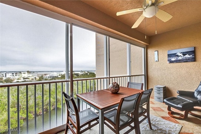 sunroom / solarium with ceiling fan