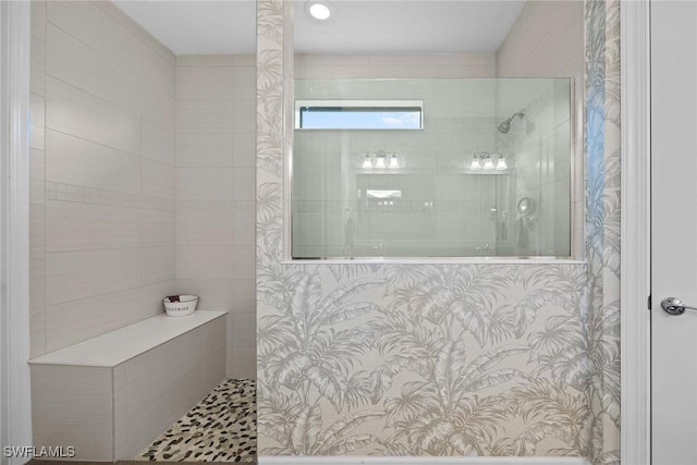 bathroom featuring a tile shower