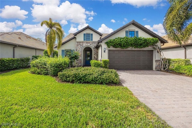 view of front of property featuring a front yard and a garage