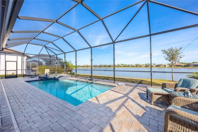 view of swimming pool featuring an in ground hot tub, a water view, a patio area, and a lanai