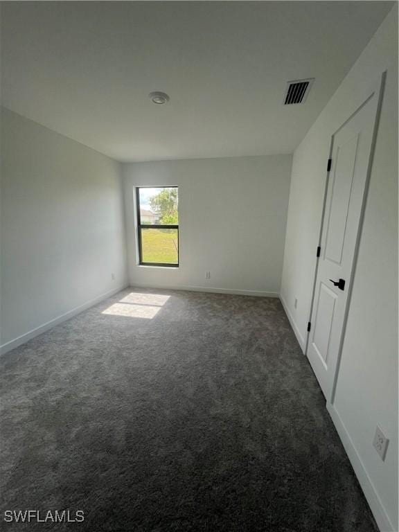 view of carpeted spare room