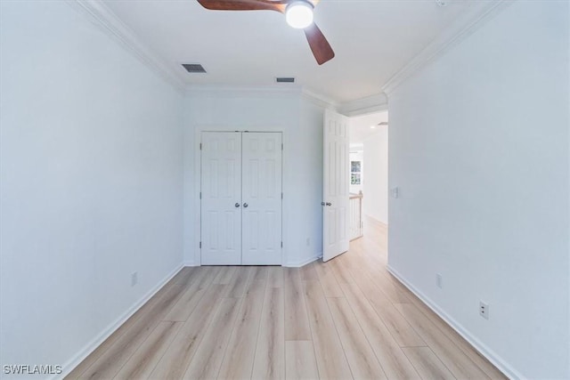 unfurnished bedroom with light hardwood / wood-style floors, ceiling fan, crown molding, and a closet