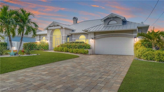 view of front facade featuring a garage and a yard