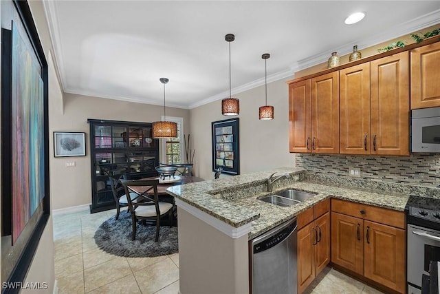 kitchen with kitchen peninsula, sink, crown molding, and stainless steel appliances