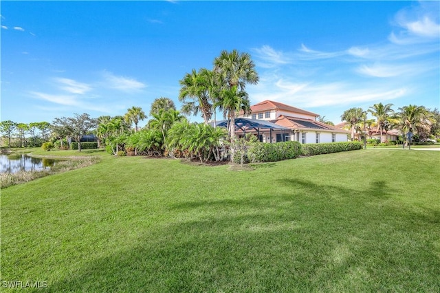 view of yard featuring a water view