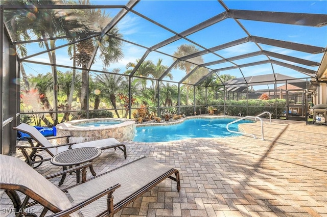 view of swimming pool with an in ground hot tub, a lanai, and a patio area