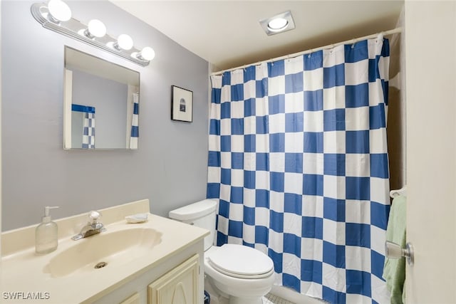 bathroom featuring a shower with shower curtain, vanity, and toilet