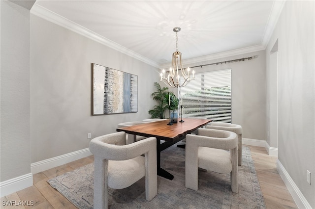 dining room featuring light hardwood / wood-style flooring, a notable chandelier, and crown molding