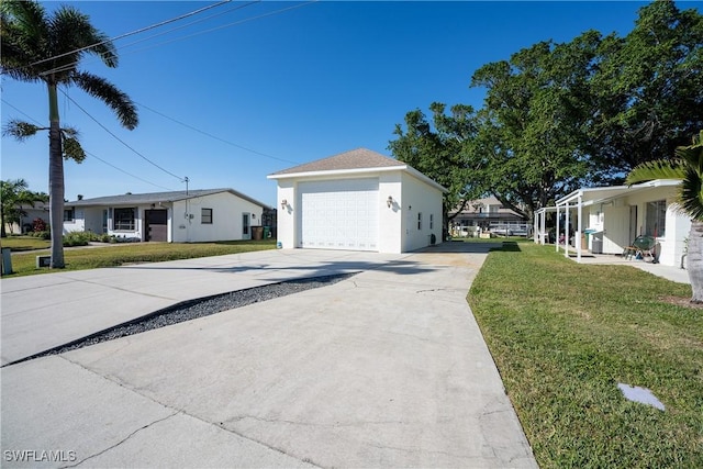 view of front of house featuring a front yard and a garage