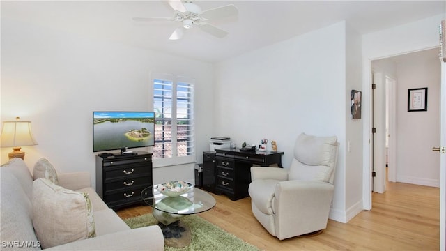 living room featuring light hardwood / wood-style floors and ceiling fan