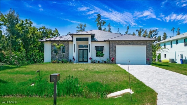 view of front of property featuring a front yard and a garage