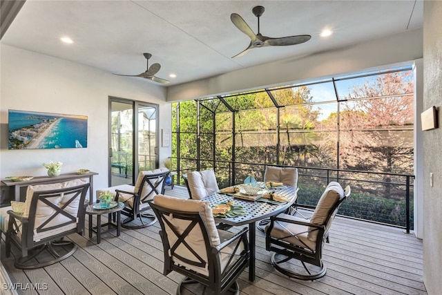 sunroom with ceiling fan