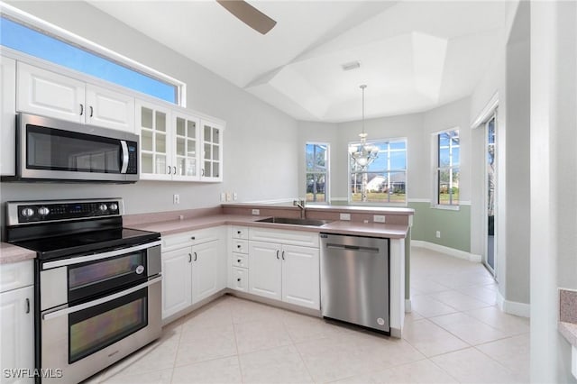 kitchen featuring white cabinets, stainless steel appliances, kitchen peninsula, and sink