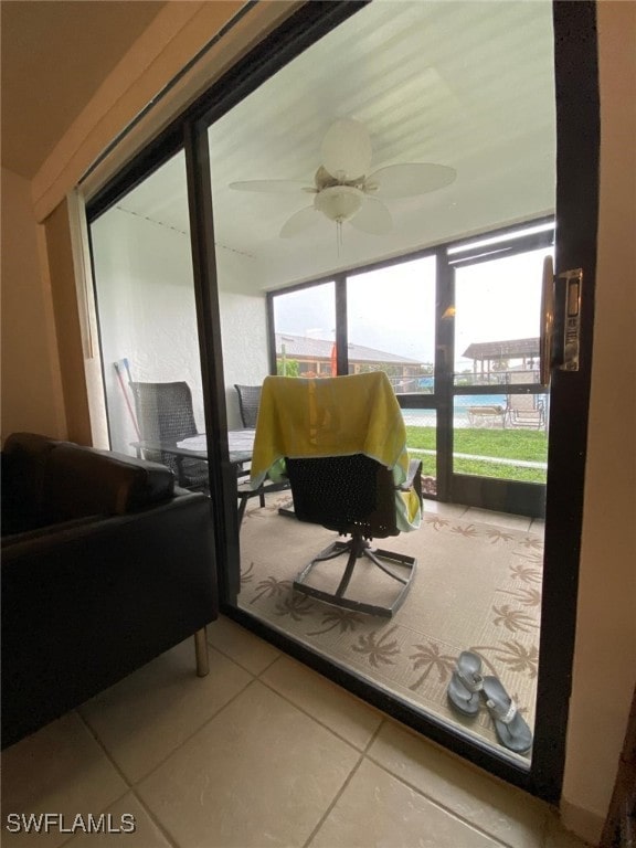 sunroom / solarium featuring ceiling fan