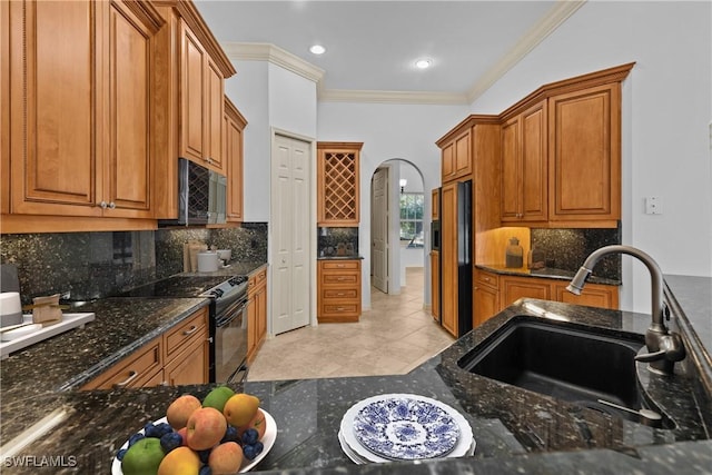 kitchen with tasteful backsplash, black range with electric stovetop, fridge with ice dispenser, and sink