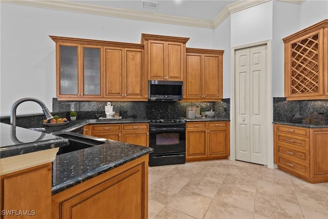 kitchen with sink, black range with electric cooktop, crown molding, dark stone counters, and decorative backsplash