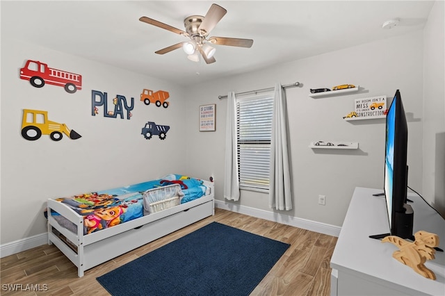 bedroom featuring ceiling fan