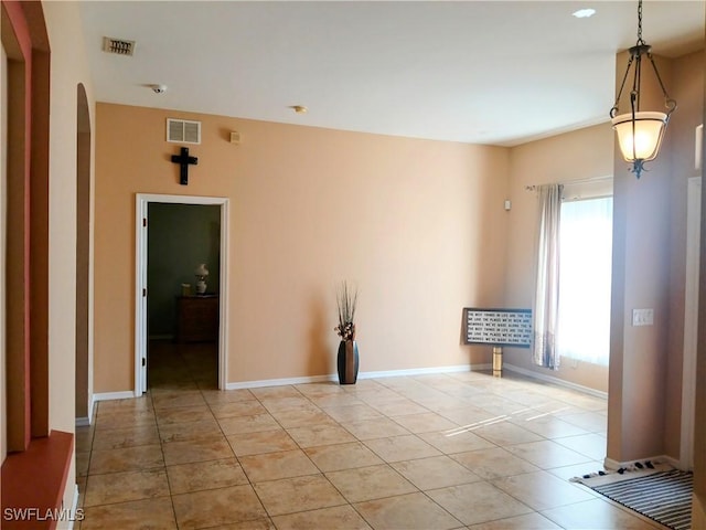 spare room featuring light tile patterned flooring