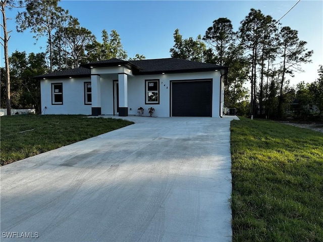 view of front of home featuring a front lawn and a garage