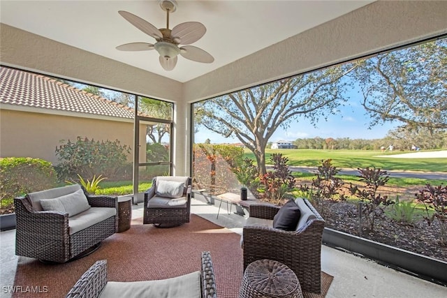 sunroom with ceiling fan