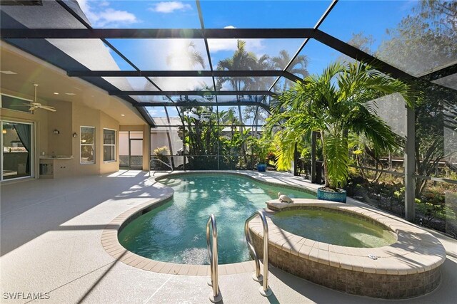 view of pool featuring a lanai, an in ground hot tub, ceiling fan, and a patio