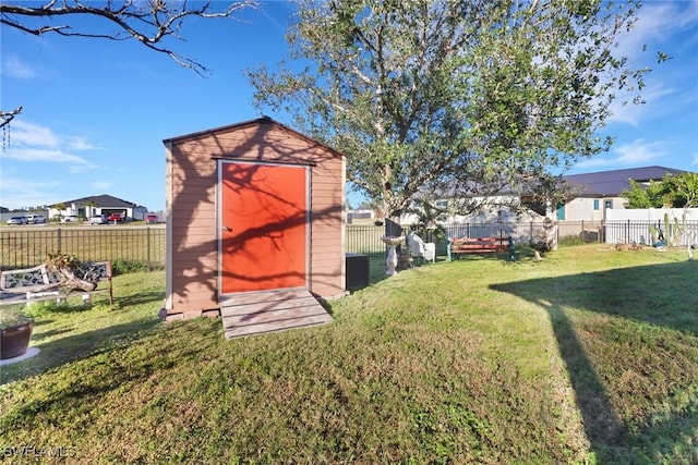 view of yard featuring a shed