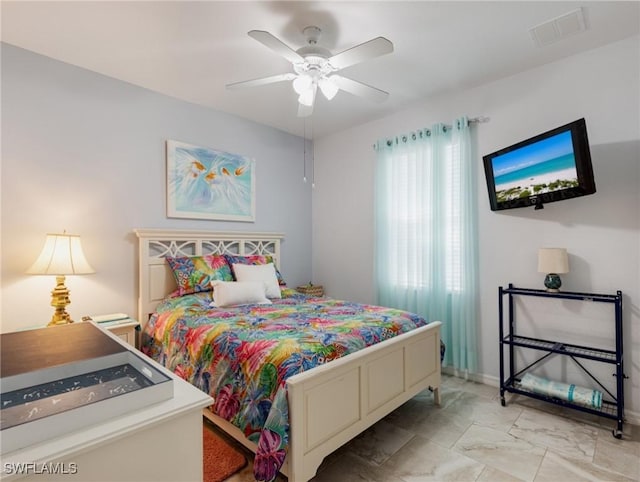 bedroom with ceiling fan