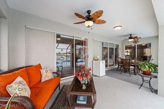 carpeted living room featuring ceiling fan