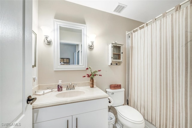 bathroom with a shower with shower curtain, vanity, and toilet