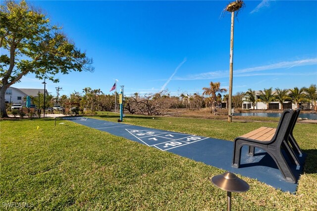 view of property's community featuring a yard