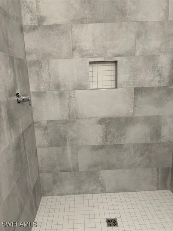 interior details with a tile shower