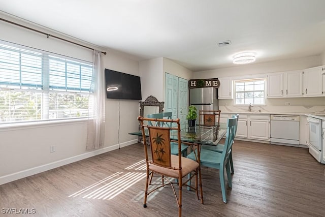 dining area with sink and hardwood / wood-style floors