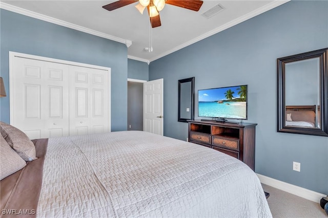 bedroom with carpet, crown molding, a closet, visible vents, and baseboards