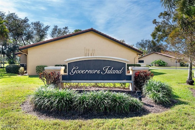 community sign featuring a yard